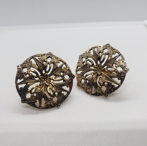 Vintage Women's Gold Cufflinks - Picture 6 of 6